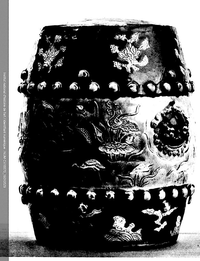 GV2338-Tabouret support, en forme d’un tonnelet