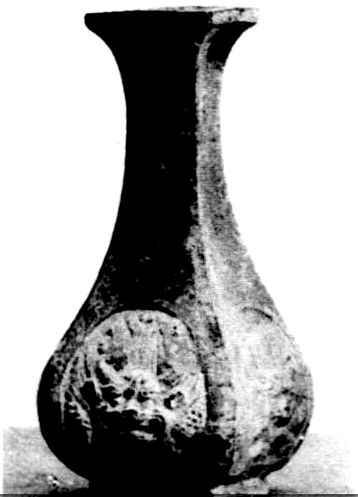 GV2333 – Vase, de forme balustre, à quatre pans
